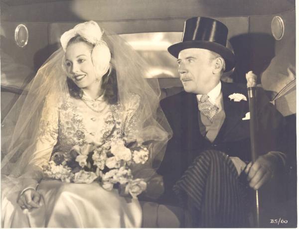 Scena del film "Due gambe... un milione !" (Bowery to Broadway) - regia Charles Lamont - 1944 - attori Rosemary DeCamp e Frank McHugh