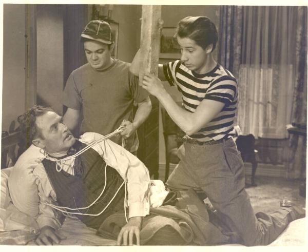 Scena del film "Boys of the City" - regia Joseph H. Lewis - 1940 - attori Leo Gorcey e da Bobby Jordan