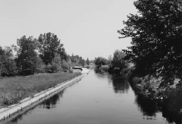 Fiume Mincio - opera di presa di Marengo - canale derivatore Fossa di Pozzolo