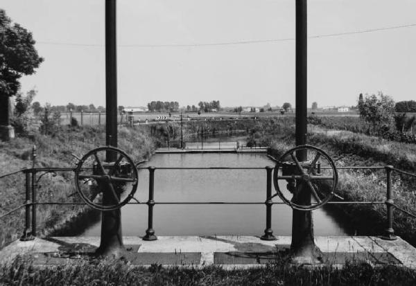 Impianto idrovoro Travata - chiuse sul canale