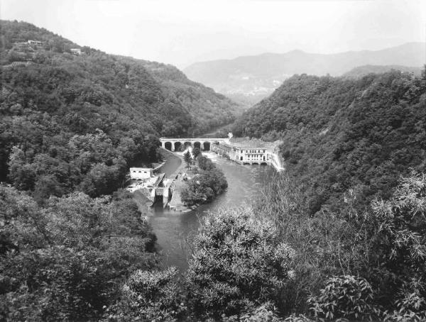 Fiume Adda - strutture di sbarramento - canale