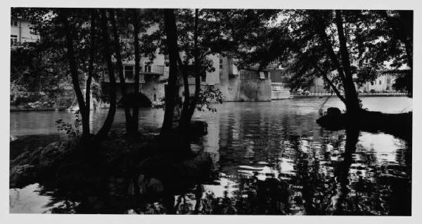 Fiume Chiese - Naviglio Grande Bresciano - case sul fiume - alberi