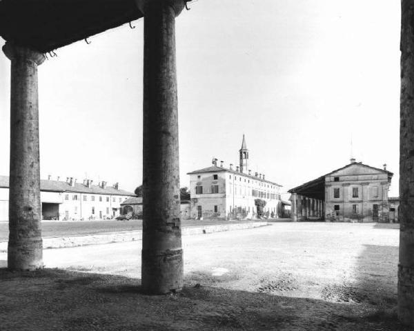 Cascine - sterrato - campanile