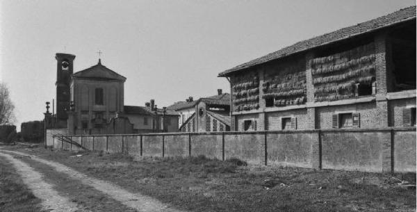 Cascina - fienile - chiesa con campanile