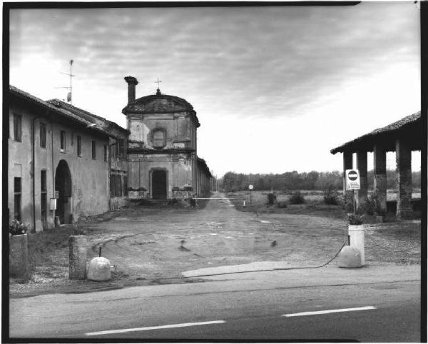 Cascina - chiesa - strada sterrata