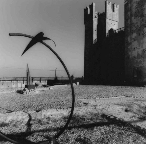 Mura di un castello - sculture