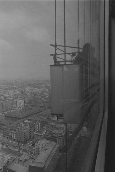 Milano - Grattacielo Pirelli - Pulitura dei vetri