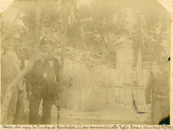 Caprera - Casa di Giuseppe Garibaldi - Tomba di Giuseppe Garibaldi - Monumenti funebri delle figlie Rosa e Anita Garibaldi / Risorgimento italiano