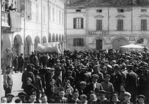 Festa Primo Maggio - Canneto sull'Oglio - Piazza Vittorio Emanuele II (attuale piazza Matteotti)