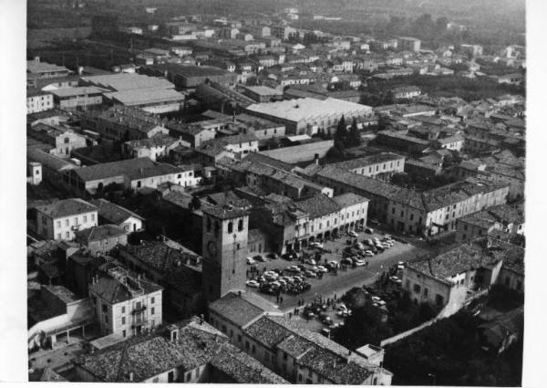 Canneto sull'Oglio - Piazza Matteotti ( ex piazza Vittorio Emanuele II) - Torre civica - Via Roma