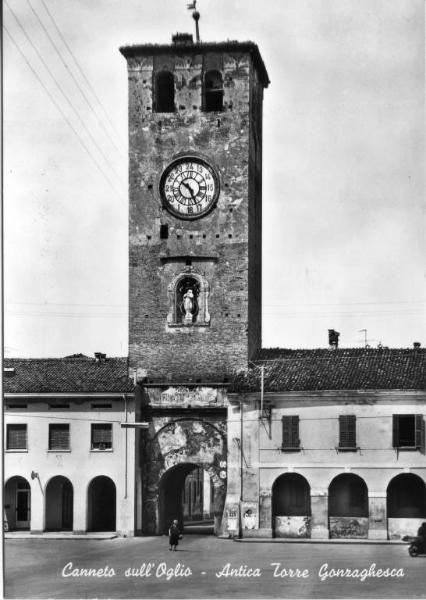 Canneto sull'Oglio - Piazza Matteotti ( ex piazza Vittorio Emanuele II) - Torre civica