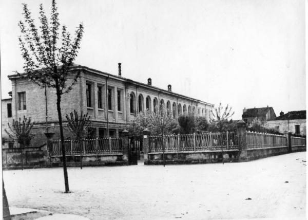 Canneto sull'Oglio - Piazza Gramsci - Ex Scuole Elementari