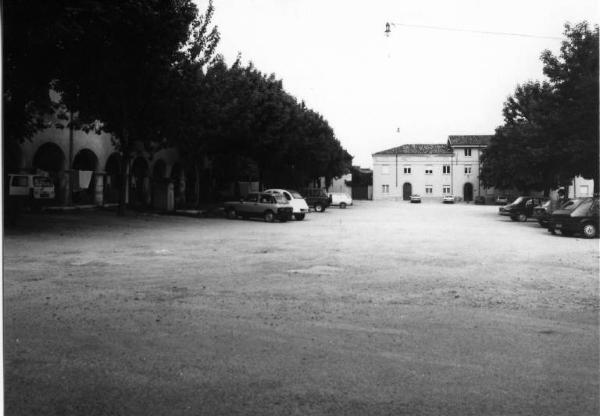 Canneto sull'Oglio - Piazza Gramsci - Portici