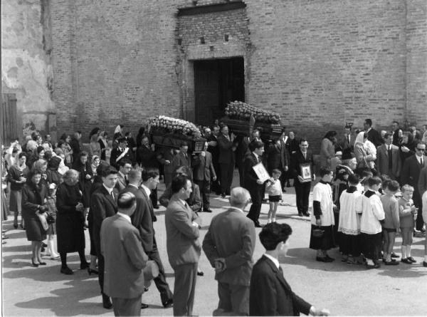 Funerale - Ritorno delle salme dei caduti - Canneto sull'Oglio - Chiesa Parrocchiale