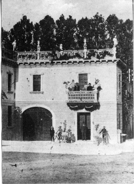 Canneto sull'Oglio - Piazza Manzoni - Ex Osteria La Busa