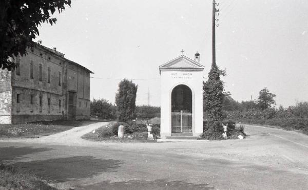 Salina di Viadana - Edicola della Beata Vergine Addolorata - Incrocio via Volta, via Marenghino - Facciata