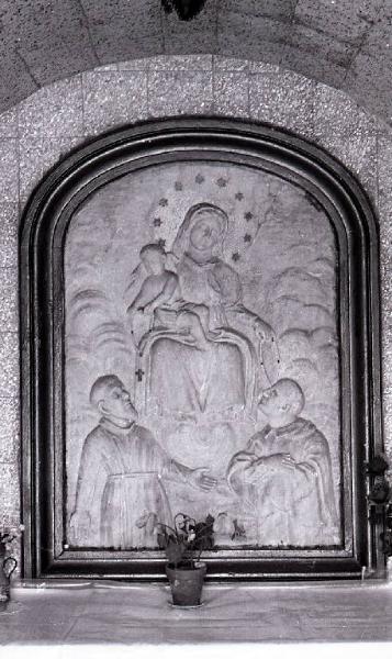 San Matteo delle Chiaviche di Viadana - Cappella della Madonna dei Correggioli - Via Torre d'Oglio - Interno - Basorilievo - Madonna con Bambino, San Francesco e San Carlo Borromeo