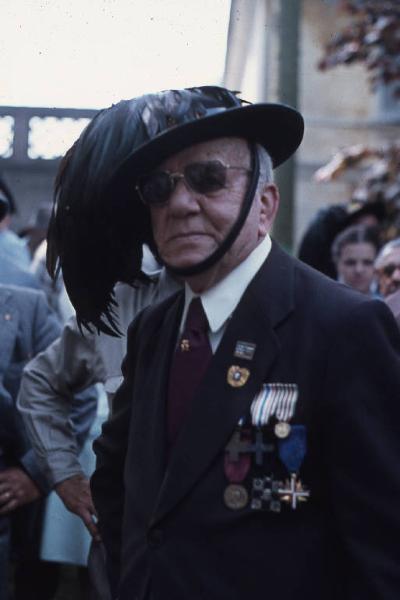 Inaugurazione monumento "Ai bersaglieri di tutti i tempi" 1979 - Viadana - Parco delle Rimembranze - Ritratto maschile - Bersagliere