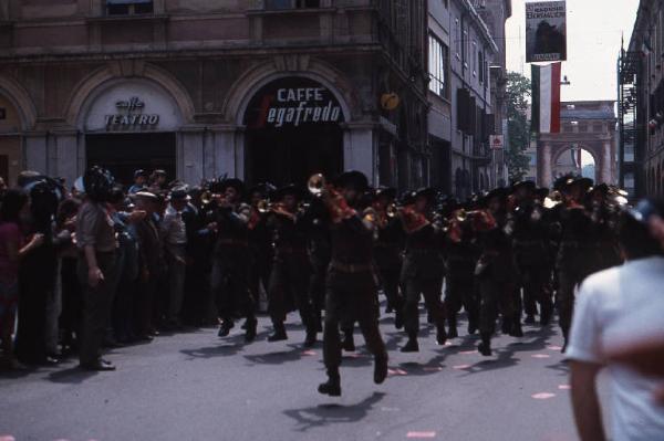 Inaugurazione monumento "Ai bersaglieri di tutti i tempi" 1979 - Viadana - Piazza Giacomo Matteotti - Fanfara "Brigata Goito"