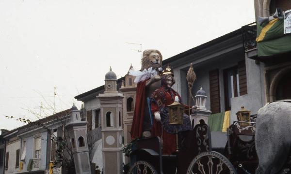 Tradizione popolare "Brüsa la vècia" 1991 - Viadana - Via Garibaldi - Sfilata della vecchia in cartapesta