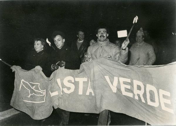 Manifestazione contro la possibile installazione di una centrale elettronucleare 1984 - Fiaccolata - Bellaguarda di Viadana - Corteo