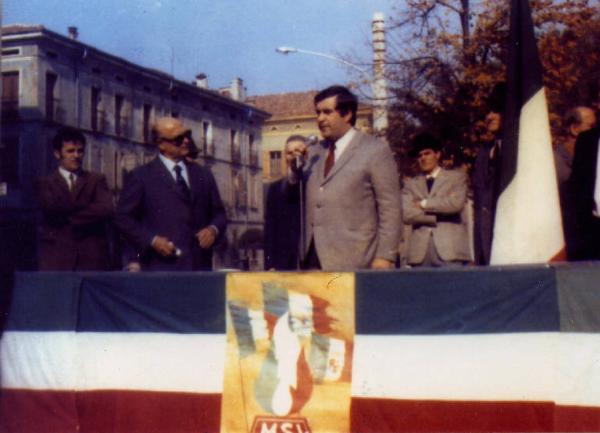 Inaugurazione della sede di Viadana del MSI 1971 - Viadana - Piazza Alessandro Manzoni - Comizio