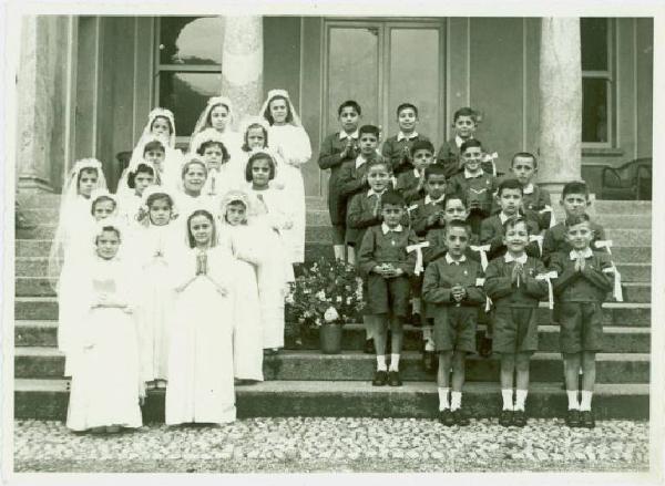 Ritratto di gruppo - Bambini nel giorno della loro Prima Comunione - Asso - Convalescenziario Infantile "Nino Levi"