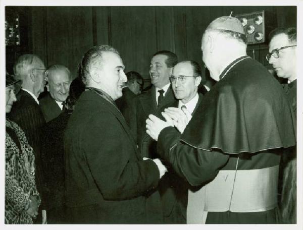 Ritratto di gruppo - Visita pastorale del cardinale Giovanni Colombo - Milano - Istituto Provinciale di Protezione e Assistenza dell'Infanzia - Incontro con le autorità dell'ente