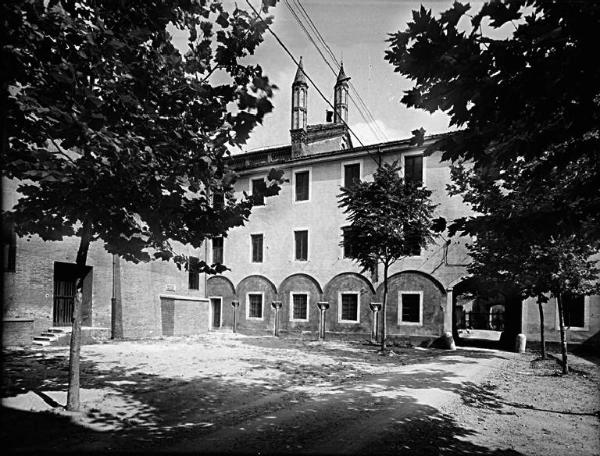 Mantova - Chiesa di San Francesco - Cortile