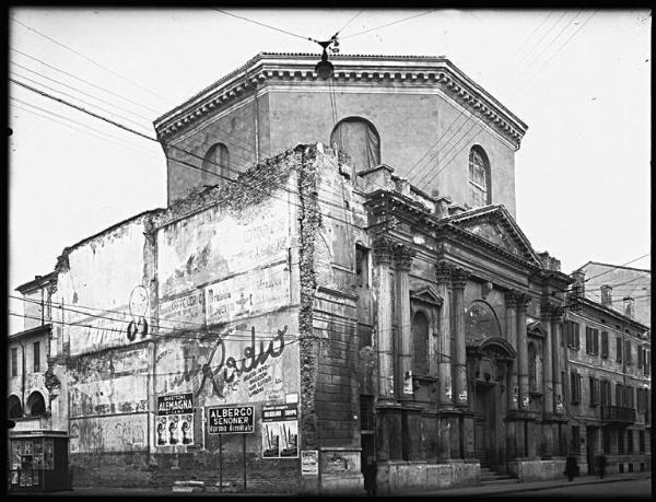 Mantova - Chiesa di Sant'Orsola - Facciata e fianco sinistro