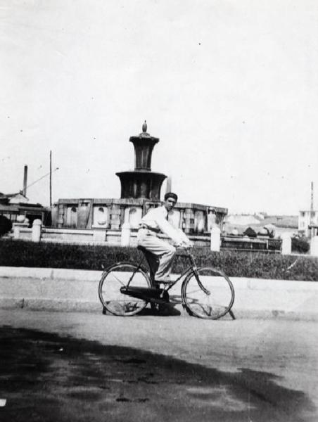 Milano - Quartiere Bovisa - Piazza Bausan - Pliamo Pennecchi