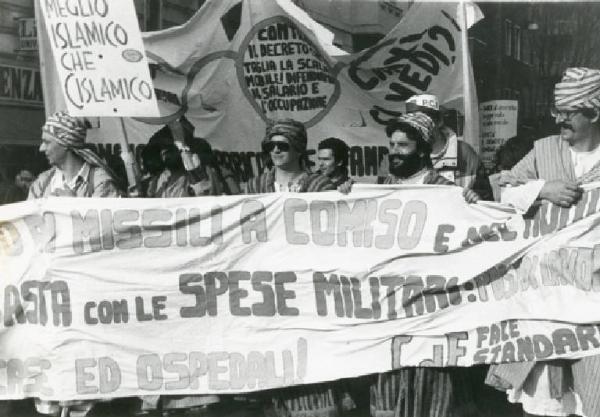 Milano - Piazza Maciachini - Manifestazione - Lavoratori - Face Standard