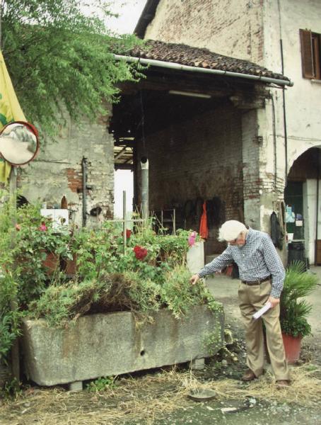 Milano - Quartiere Bruzzano - Via Diomede Pantaleoni - Sarcofago romano - Aldo Bartoli