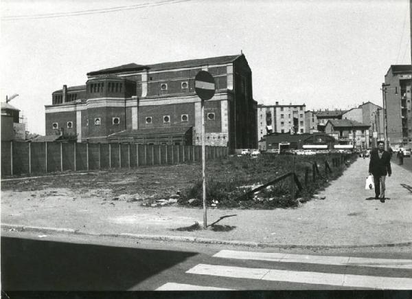 Milano - Quartiere Dergano - Via Livigno - Chiesa di S. Nicola Vescovo