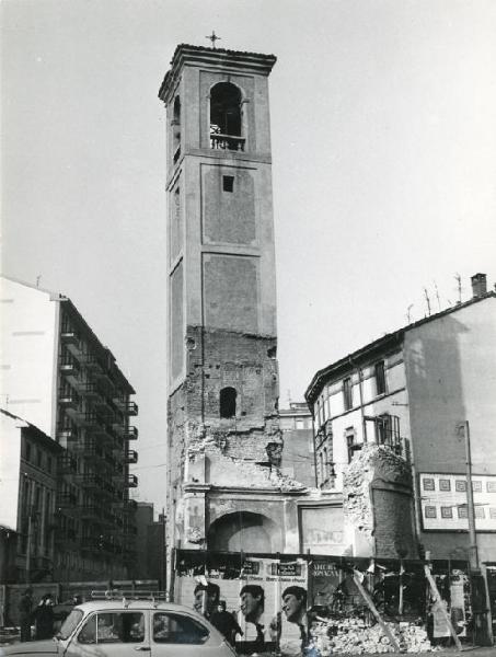 Milano - Quartiere Dergano - Piazza Dergano - Chiesa