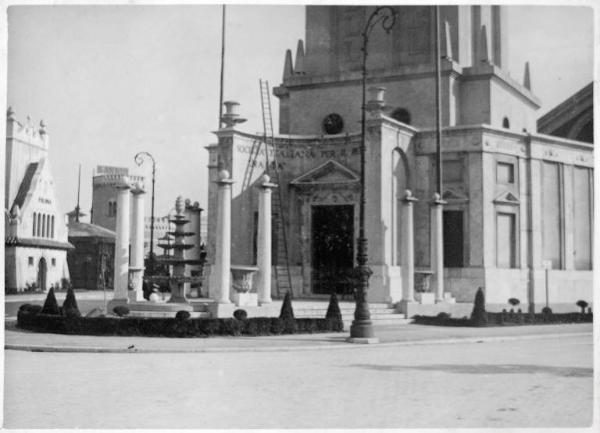 Fiera di Milano - Campionaria 1931 - Padiglione della Nafta-Shell - Entrata