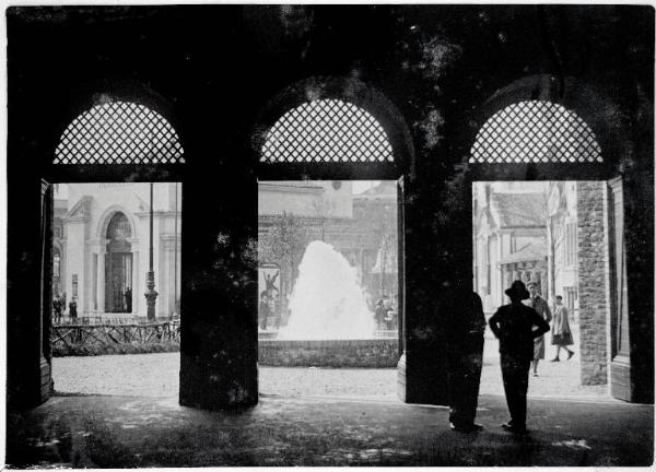 Fiera di Milano - Campionaria 1931 - Fontana davanti al padiglione dell'agricoltura