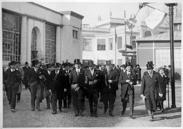 Fiera di Milano - Campionaria 1931 - Visita del ministro delle corporazioni Giuseppe Bottai e di un gruppo di diplomatici