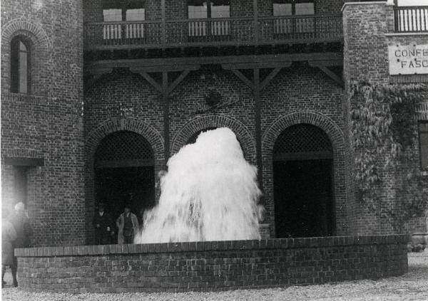 Fiera di Milano - Campionaria 1931 - Fontana davanti al padiglione dell'agricoltura