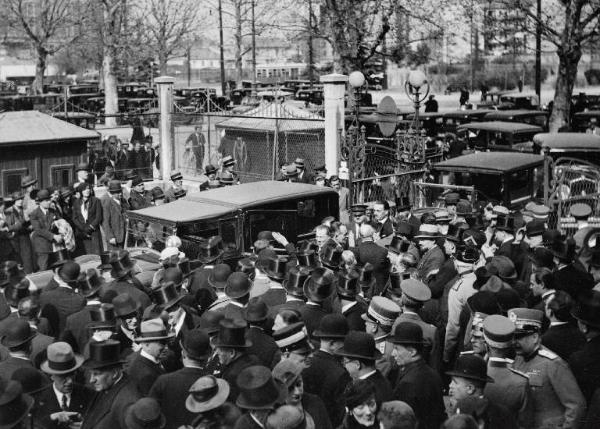 Fiera di Milano - Campionaria 1933 - Visita di personalità in occasione dell'inaugurazione