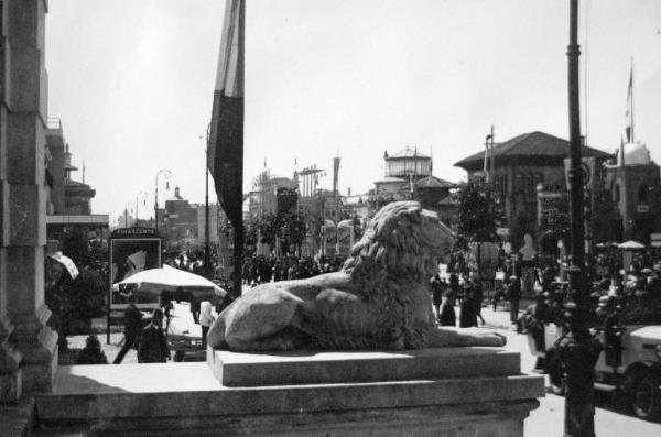 Fiera di Milano - Campionaria 1933 - Viale delle nazioni