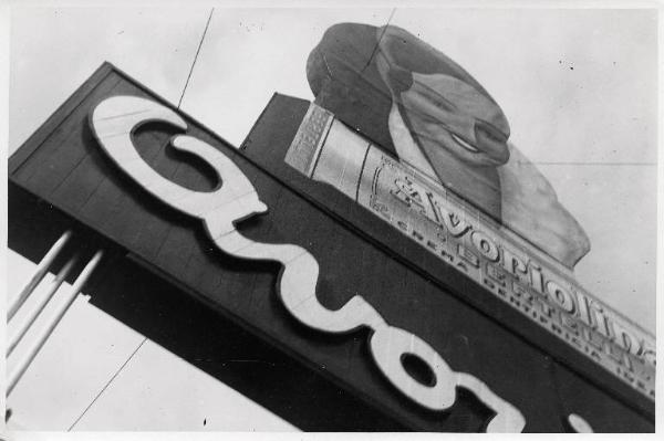 Fiera di Milano - Campionaria 1933 - Cartellone pubblicitario del dentifricio Avoriolina della ditta A. Bertelli & C.