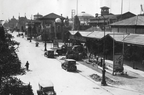 Fiera di Milano - Campionaria 1933 - Tettoia delle macchine agricole - Lavori di allestimento