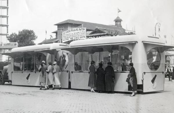 Fiera di Milano - Campionaria 1934 - Autotreno espositivo della Italrayon