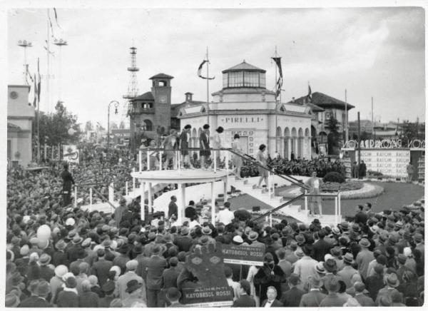 Fiera di Milano - Campionaria 1934 - Sfilata di moda della Italrayon