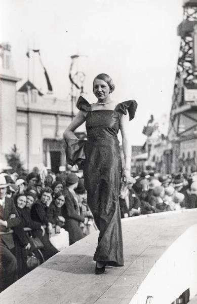 Fiera di Milano - Campionaria 1934 - Sfilata di moda della Italrayon