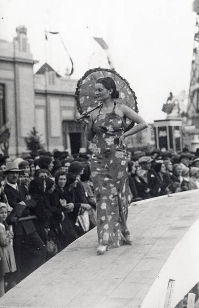 Fiera di Milano - Campionaria 1934 - Sfilata di moda della Italrayon