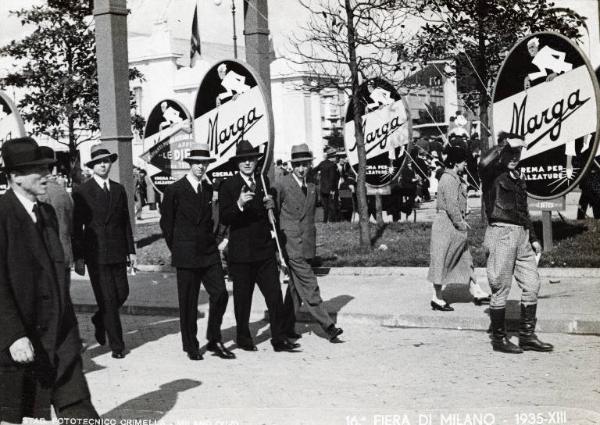 Fiera di Milano - Campionaria 1935 - Visita del duca di Ancona Eugenio di Savoia