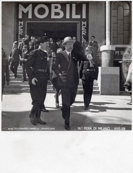 Fiera di Milano - Campionaria 1935 - Visita dell'onorevole Giacomo Acerbo