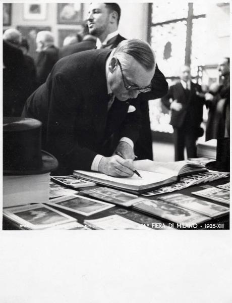 Fiera di Milano - Campionaria 1935 - Visita di autorità in occasione della Giornata delle nazioni